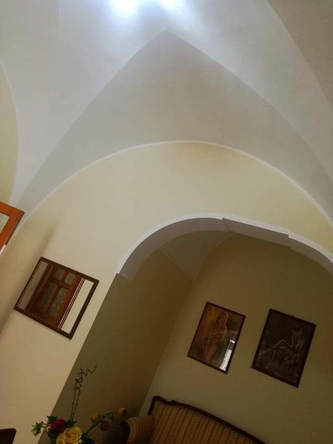 L 'Alcova Holidays Home Centro Storico Ceglie Messapica Luaran gambar