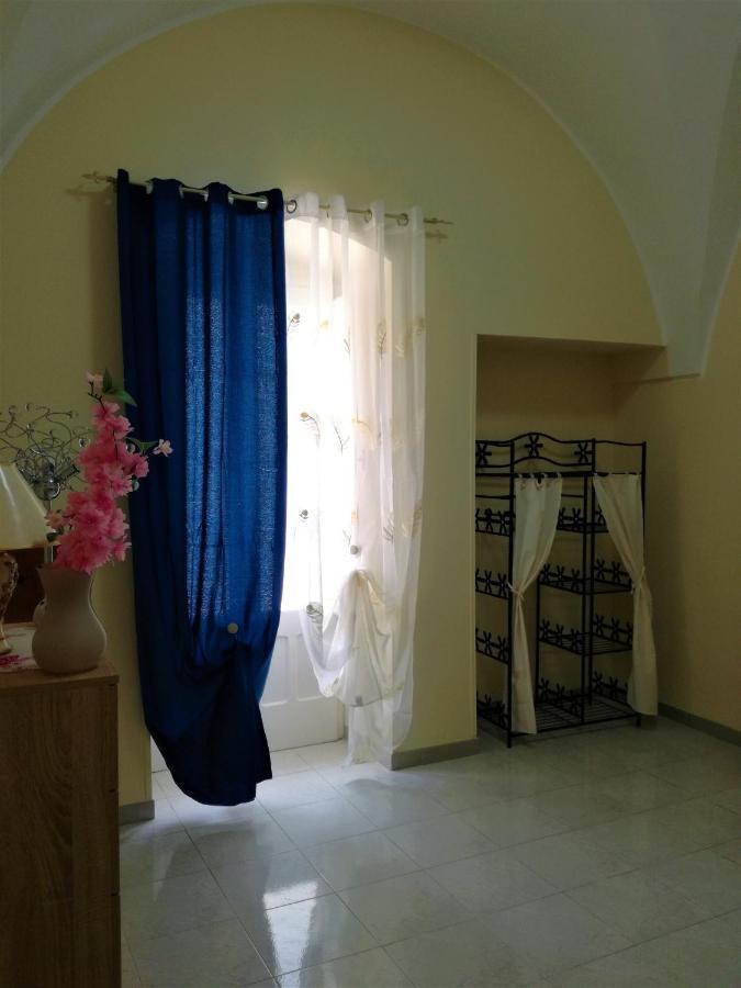 L 'Alcova Holidays Home Centro Storico Ceglie Messapica Luaran gambar